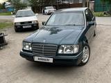 Mercedes-Benz E 220 1995 года за 3 300 000 тг. в Алматы