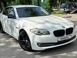 BMW 520 2013 года за 7 500 000 тг. в Алматы