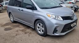 Toyota Sienna 2018 года за 14 300 000 тг. в Астана