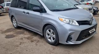 Toyota Sienna 2018 года за 14 300 000 тг. в Астана