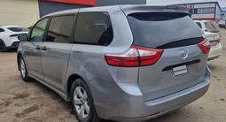 Toyota Sienna 2018 года за 14 800 000 тг. в Астана – фото 2