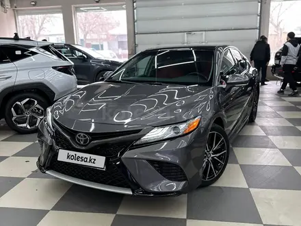 Toyota Camry 2018 года за 12 400 000 тг. в Шымкент