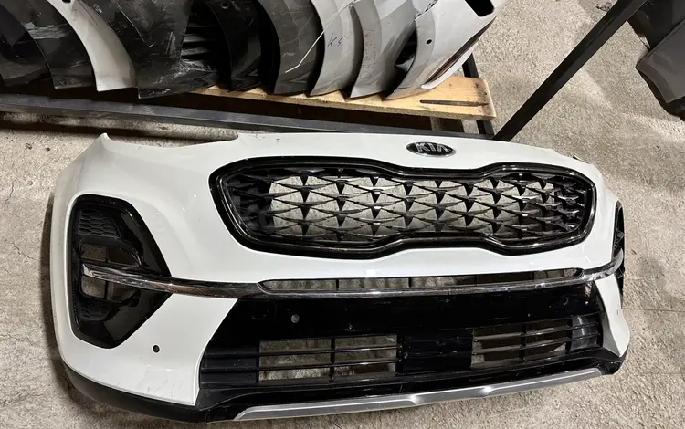 Передний бампер на Kia Sportage оригинал за 10 000 тг. в Павлодар