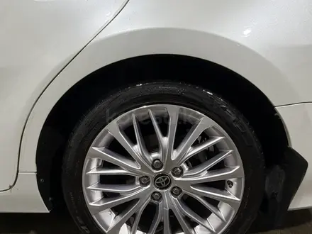 Toyota Camry 2020 года за 13 300 000 тг. в Семей – фото 11