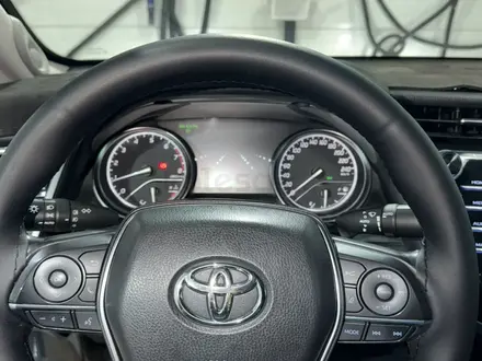 Toyota Camry 2020 года за 13 300 000 тг. в Семей – фото 16
