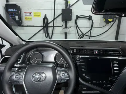 Toyota Camry 2020 года за 13 300 000 тг. в Семей – фото 17