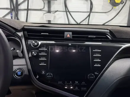 Toyota Camry 2020 года за 13 300 000 тг. в Семей – фото 20