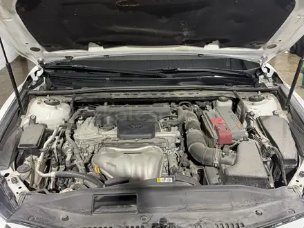 Toyota Camry 2020 года за 13 300 000 тг. в Семей – фото 31