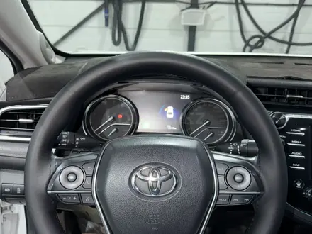 Toyota Camry 2020 года за 13 300 000 тг. в Семей – фото 28