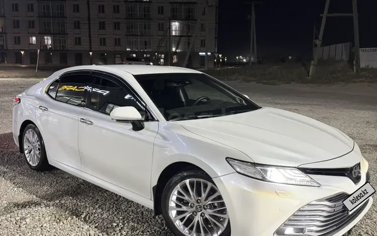 Toyota Camry 2020 года за 13 300 000 тг. в Семей