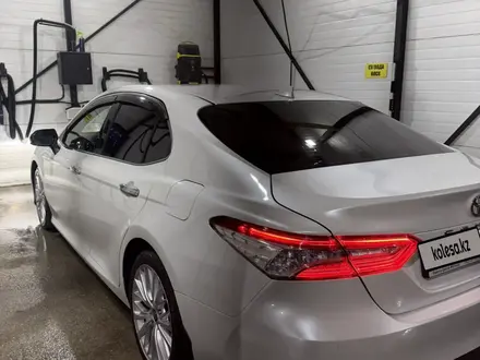 Toyota Camry 2020 года за 13 300 000 тг. в Семей – фото 6