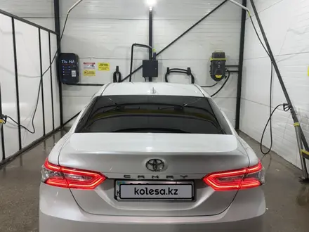 Toyota Camry 2020 года за 13 300 000 тг. в Семей – фото 8