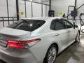 Toyota Camry 2020 года за 13 300 000 тг. в Семей – фото 7