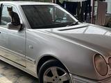 Mercedes-Benz E 320 1997 года за 2 700 000 тг. в Алматы – фото 4