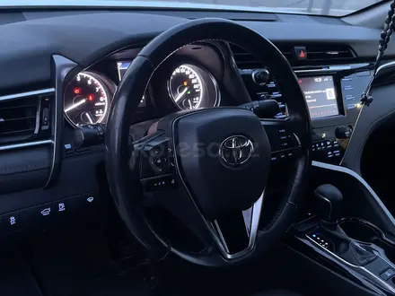 Toyota Camry 2020 года за 13 500 000 тг. в Алматы – фото 28