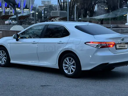 Toyota Camry 2020 года за 13 500 000 тг. в Алматы – фото 5