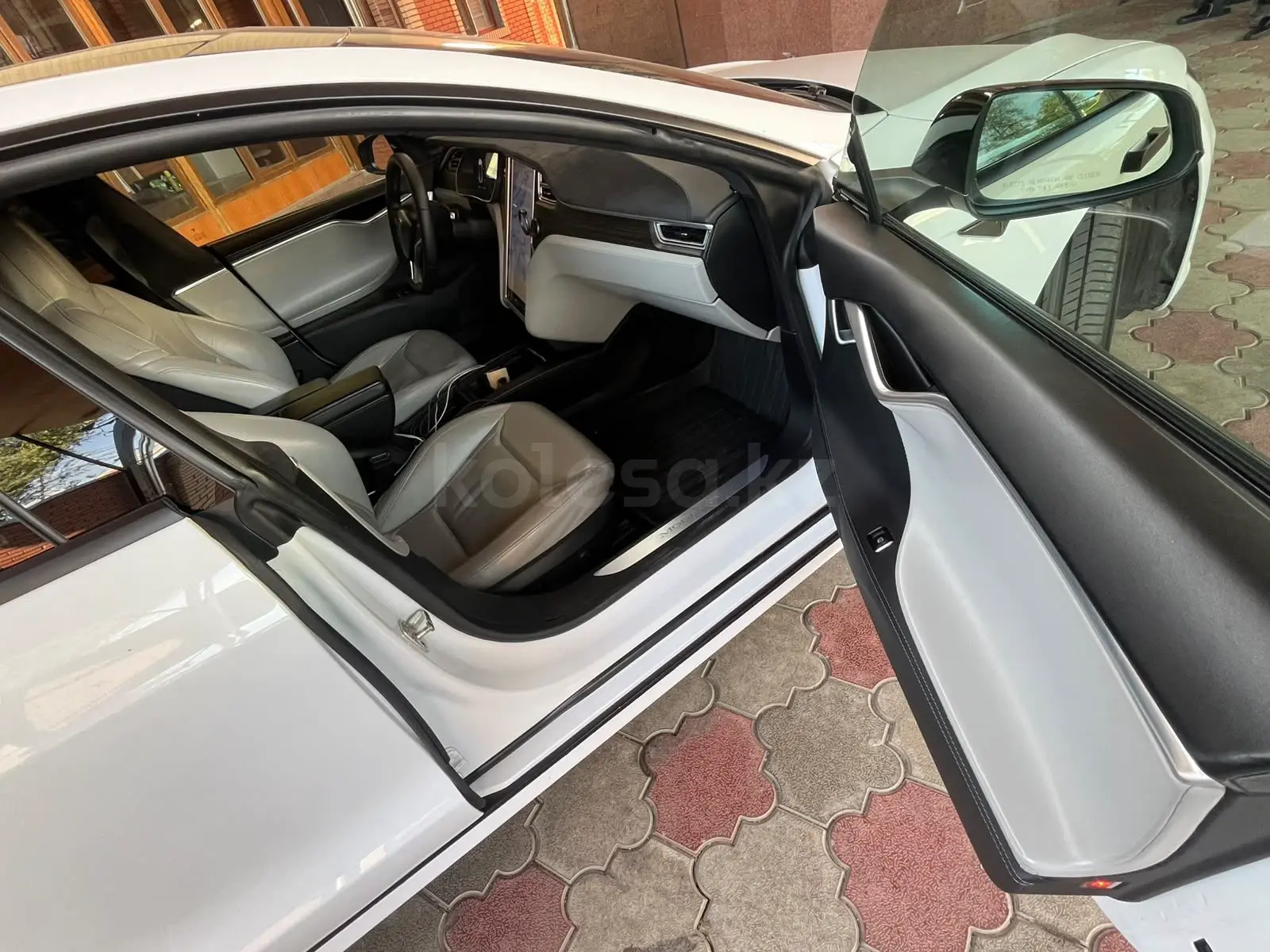 Tesla Model S, 2015