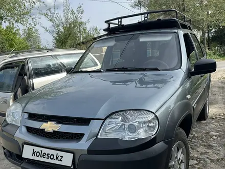 Chevrolet Niva 2015 года за 3 500 000 тг. в Семей – фото 5