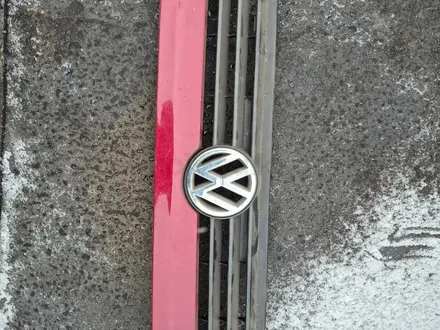 Решетка радиатора Volkswagen Golf 3 в сборе с саблей за 21 000 тг. в Семей