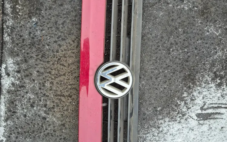Решетка радиатора Volkswagen Golf 3 в сборе с саблей за 21 000 тг. в Семей