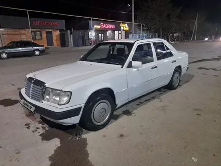 Mercedes-Benz E 230 1991 года за 1 650 000 тг. в Алматы