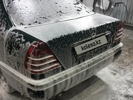 Mercedes-Benz C 180 1994 года за 1 400 000 тг. в Караганда – фото 3