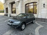 Volkswagen Touareg 2004 года за 4 700 000 тг. в Алматы – фото 2