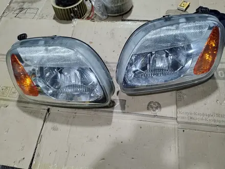 Фары передние на Nissan Micra. за 1 314 тг. в Шымкент