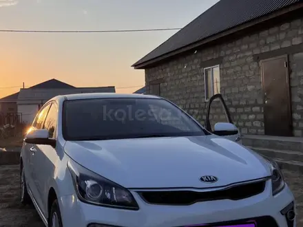 Kia Rio 2019 года за 7 500 000 тг. в Атырау – фото 3