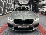 BMW 540 2022 года за 29 000 000 тг. в Алматы – фото 2