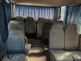 Hyundai  Пассажирский автобус Hyundai County 2004 года за 3 000 000 тг. в Атырау – фото 2