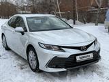 Toyota Camry 2023 года за 18 100 000 тг. в Астана