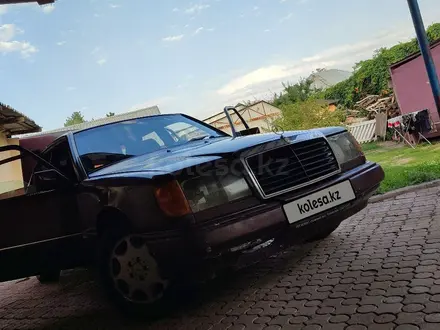 Mercedes-Benz E 200 1990 года за 900 000 тг. в Алматы – фото 3