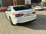 Toyota Camry 2021 года за 18 500 000 тг. в Астана – фото 3