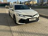Toyota Camry 2021 года за 18 200 000 тг. в Астана