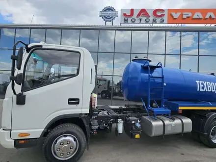 Jac  Автоцистерна для технической воды (водовоз, поливалка) АЦ-4 на JAC N80 2021 года за 17 000 000 тг. в Атырау – фото 2