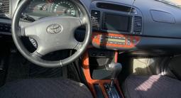 Toyota Camry 2003 года за 5 300 000 тг. в Актобе – фото 3