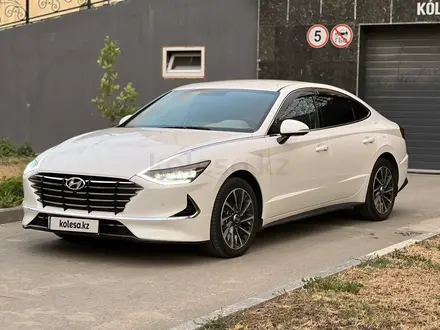 Hyundai Sonata 2022 года за 13 500 000 тг. в Атырау – фото 2