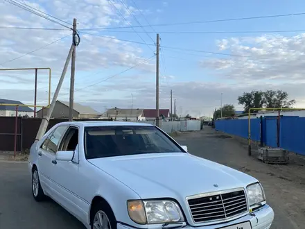 Mercedes-Benz S 320 1997 года за 2 900 000 тг. в Атырау – фото 2