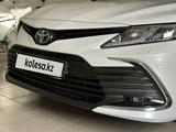 Toyota Camry 2023 года за 19 500 000 тг. в Атырау