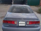 Toyota Camry 2000 года за 3 500 000 тг. в Семей – фото 3