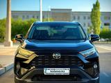 Toyota RAV4 2021 года за 13 500 000 тг. в Атырау