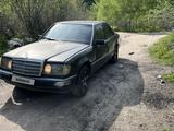 Mercedes-Benz E 200 1992 года за 1 200 000 тг. в Алматы – фото 3
