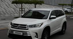 Toyota Highlander 2017 года за 18 500 000 тг. в Алматы
