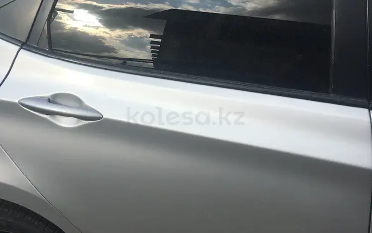 Hyundai Accent дверь за 10 000 тг. в Алматы