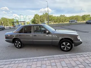 Mercedes-Benz E 230
