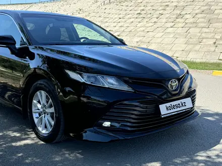 Toyota Camry 2019 года за 13 200 000 тг. в Семей – фото 4