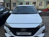 Hyundai Accent 2021 годаfor8 800 000 тг. в Алматы – фото 2