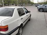 Volkswagen Vento 1993 года за 700 000 тг. в Астана – фото 2