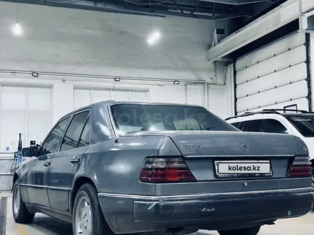 Mercedes-Benz E 300 1993 года за 1 300 000 тг. в Караганда – фото 3